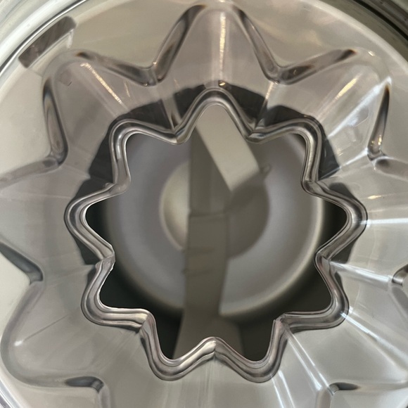 New Cuisinart Frozen Yogurt/Ice Cream Machine - Picture 3 of 4